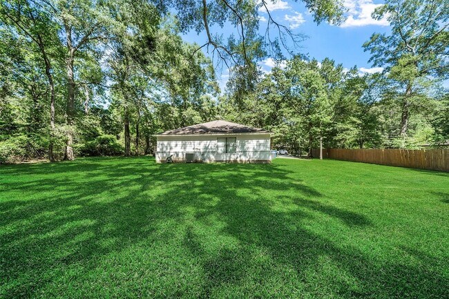 Building Photo - 4884 Holly Ln W