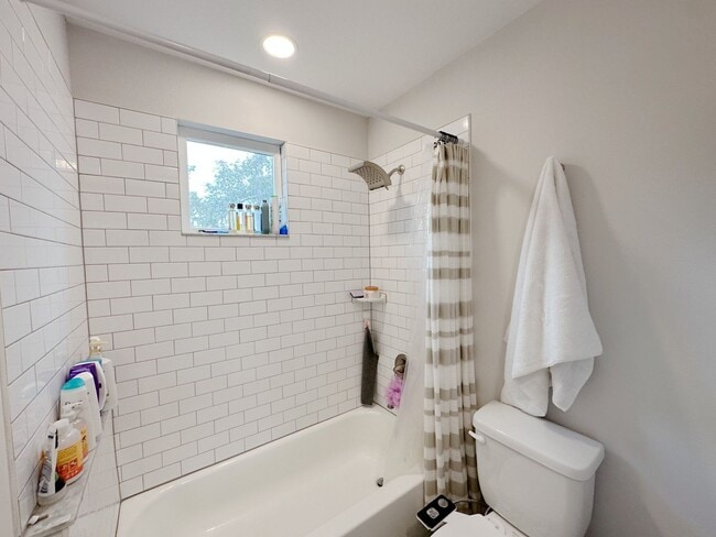 Building Photo - Porter's Parkside -  2 Bedroom, 2 Bathroom...