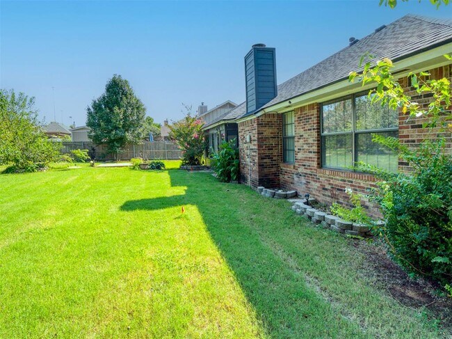 Building Photo - 1828 Honeysuckle Ln