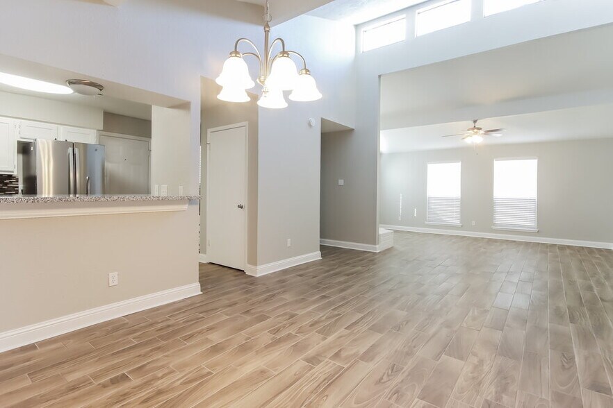 Building Photo - 4167 Amir St