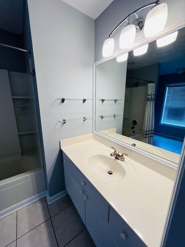 Building Photo - Donahue Crossing Condos, Unit 403