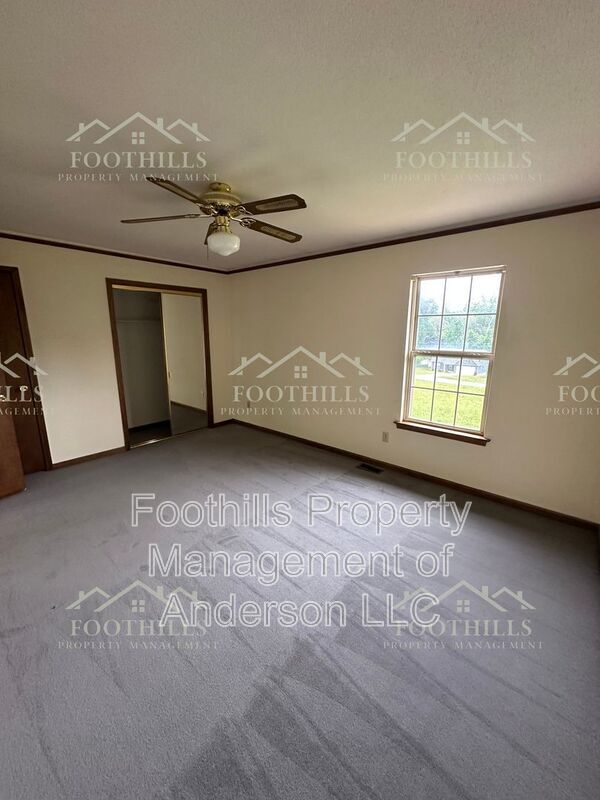 Building Photo - 415 Nelson Dr