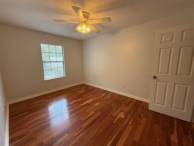 Building Photo - 4330 Meadow Springs Dr