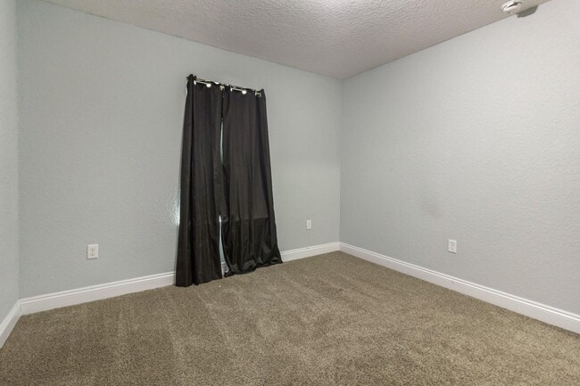 Building Photo - 515 Grand Ridge Dr