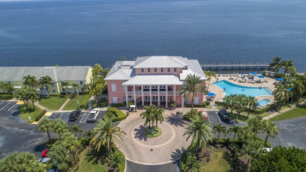 Building Photo - 4984 Beach Dr SE