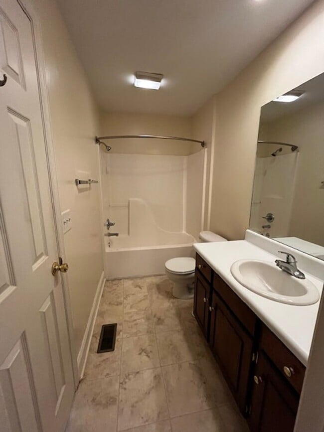 Building Photo - Move in Special: Half of first months rent: 2 Bedroom 2.5 bath townhome for rent