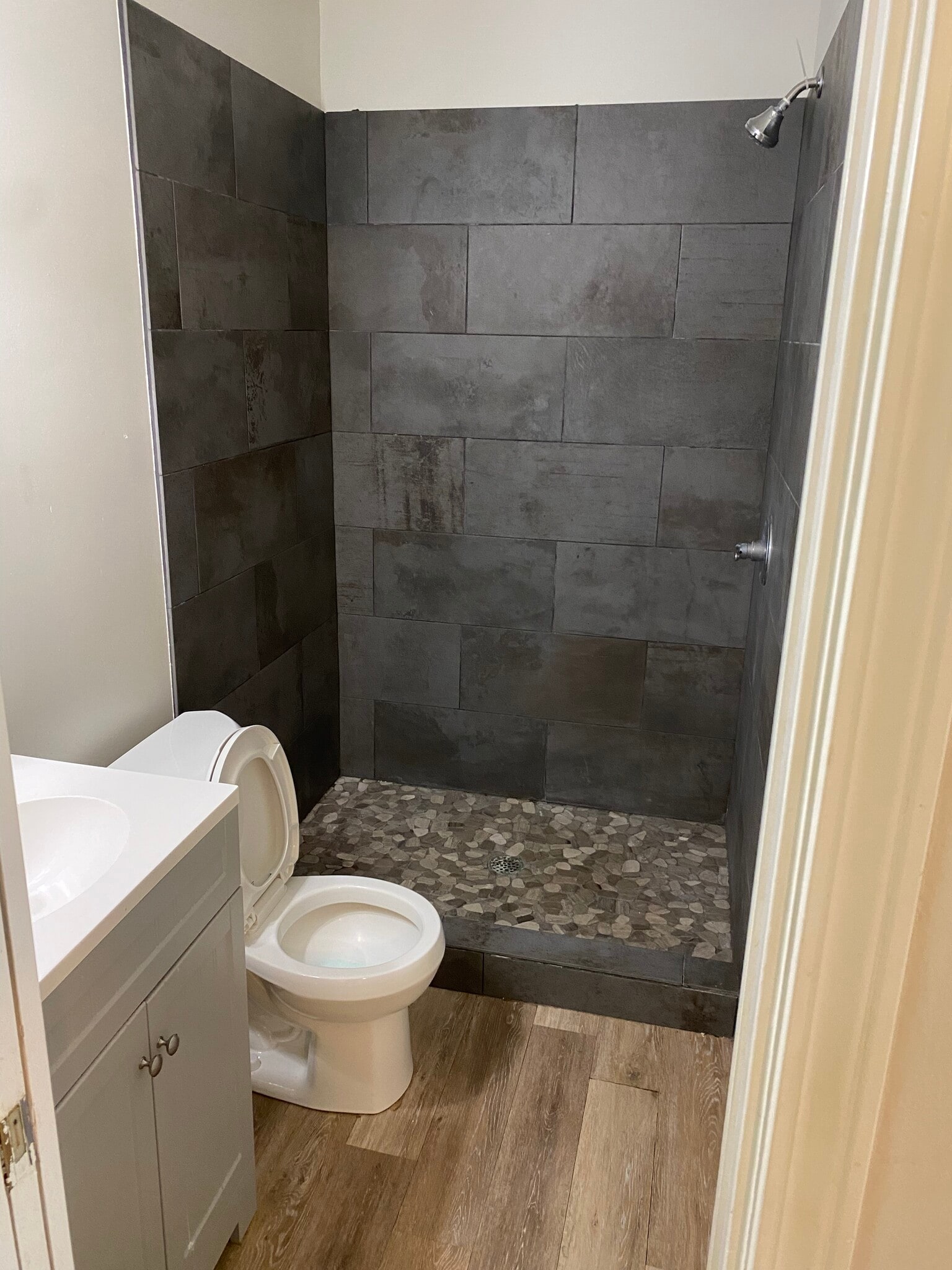 Building Photo - 400 Corona Dr