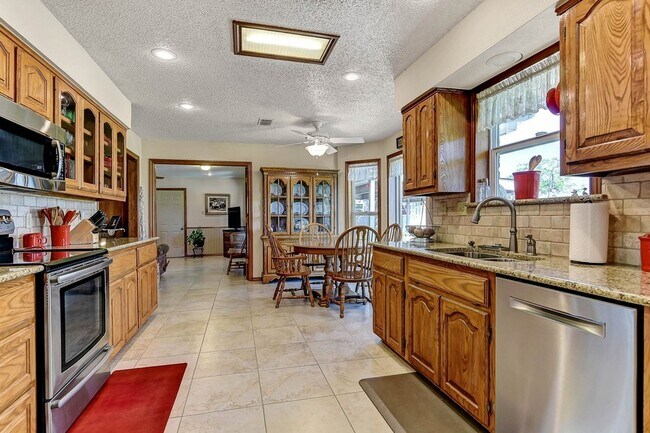 Building Photo - 13075 FM 121