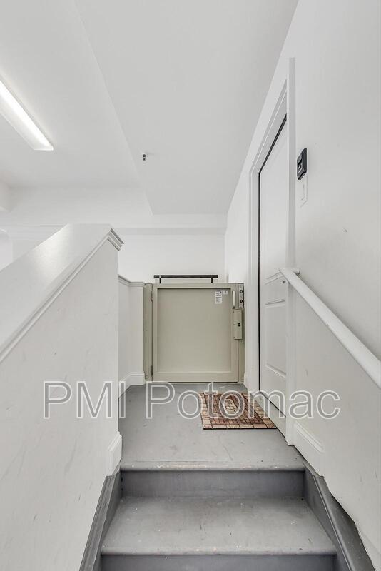 Building Photo - 10821 Symphony Park Dr