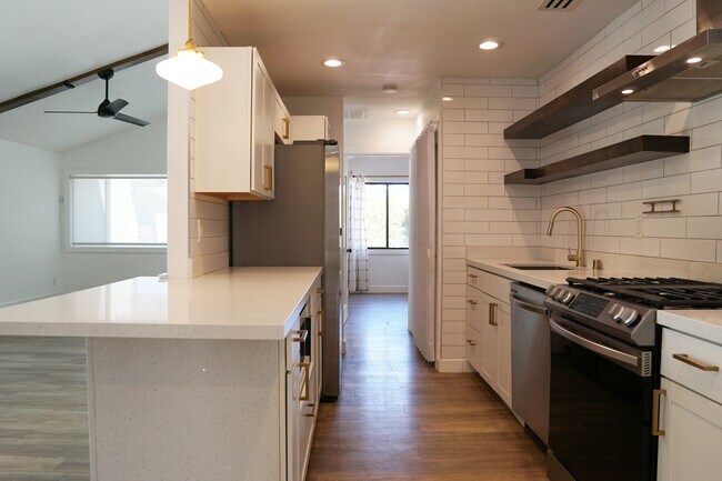 Building Photo - 33865 Cathedral Canyon Dr