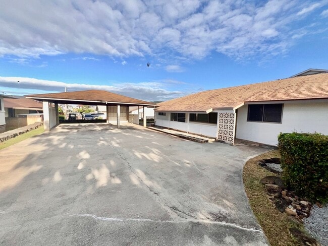 Primary Photo - 4/2/3 + Office Space - Single Family Home Located in Kaimuki - Great Location!