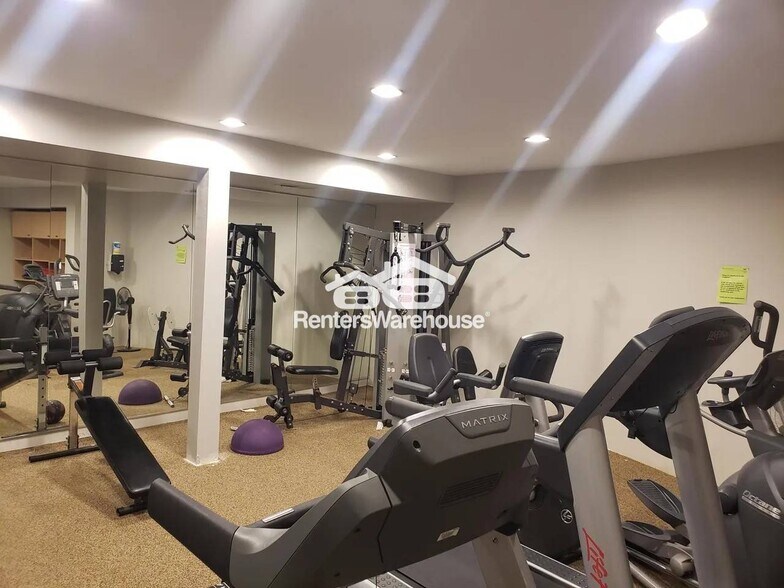 Building Photo - 7601 N Aldrich Ave