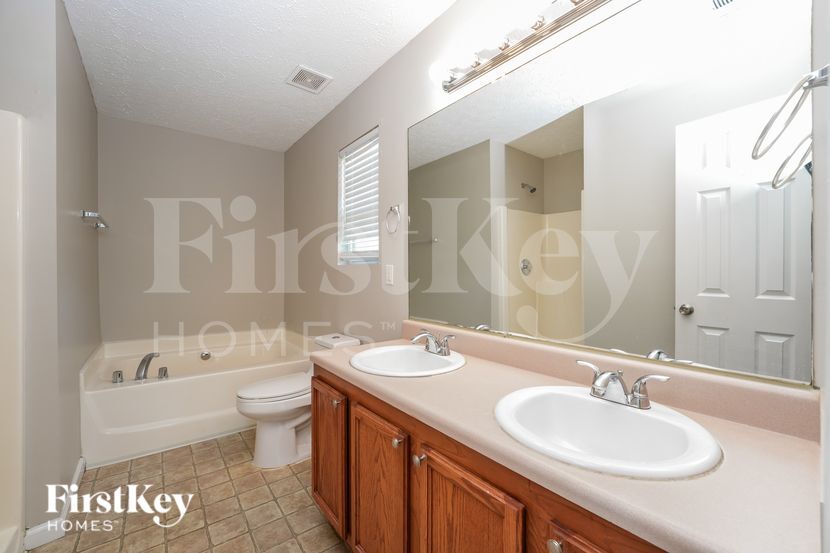 Building Photo - 526 George Tate Dr