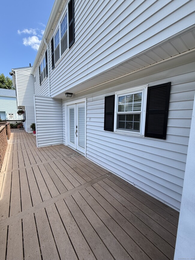 Building Photo - 14 1/2 Fairview Ave