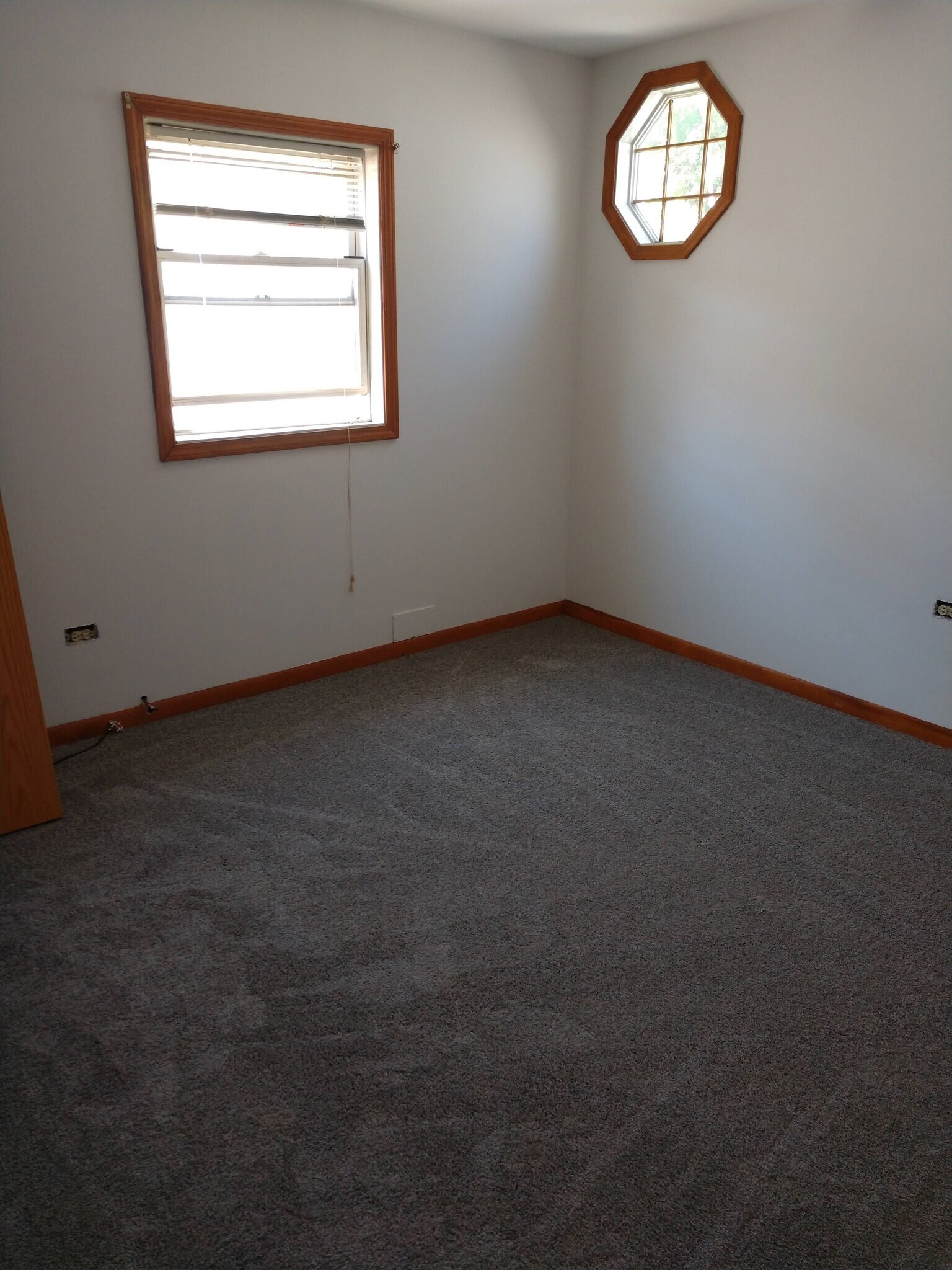 bedroom 2 - 1340 W Wellington Ave