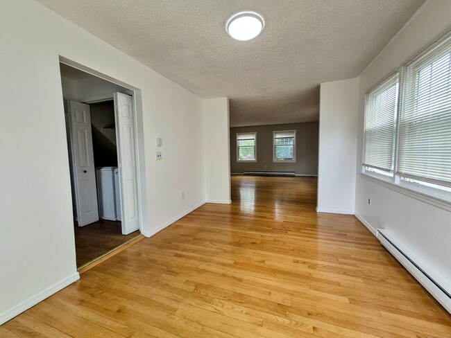 Building Photo - 14 Scuppo Rd