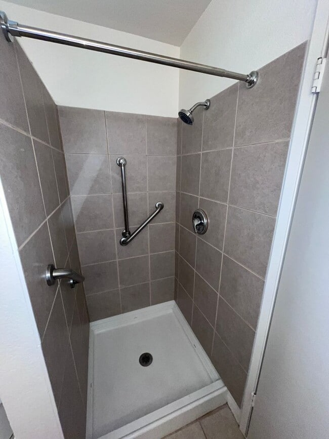 Building Photo - NICE UPDATED HOME IN ELK GROVE!!