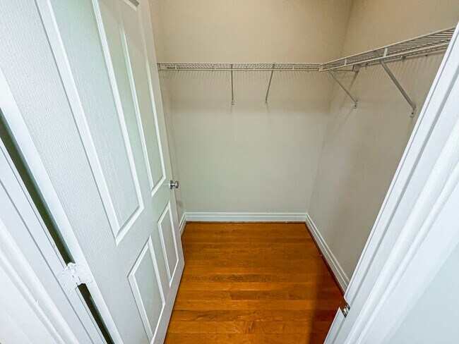 Building Photo - Luxurious 2 Bed 2 Bath Condo In Station Sq...