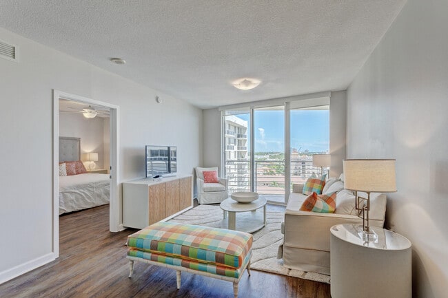 Building Photo - 1551 N Flagler Dr