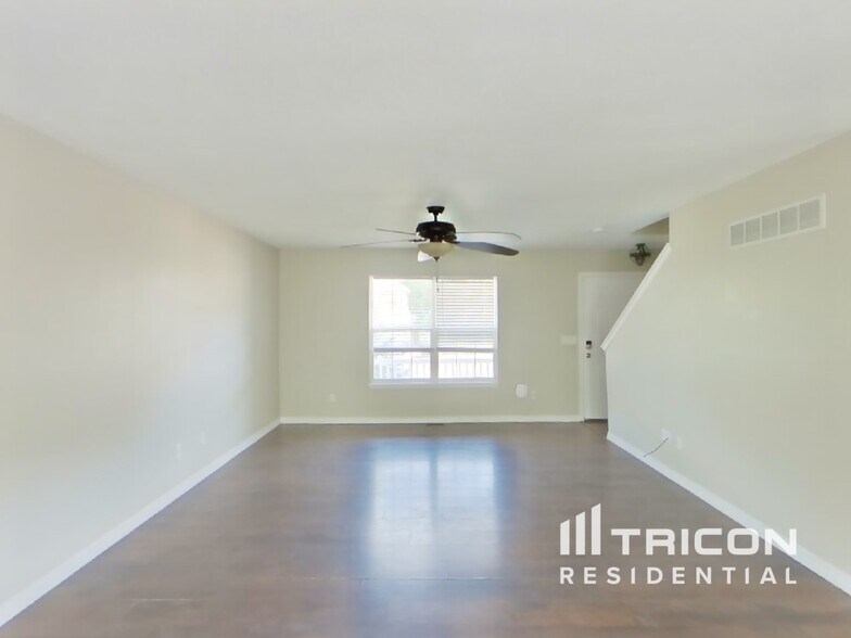 Building Photo - 2715 Adobe Dr