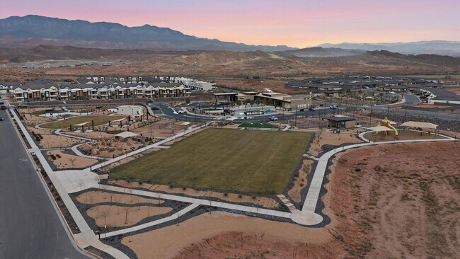 Building Photo - Long Valley Townhome - Amazing Amenities & Small Dogs Allowed