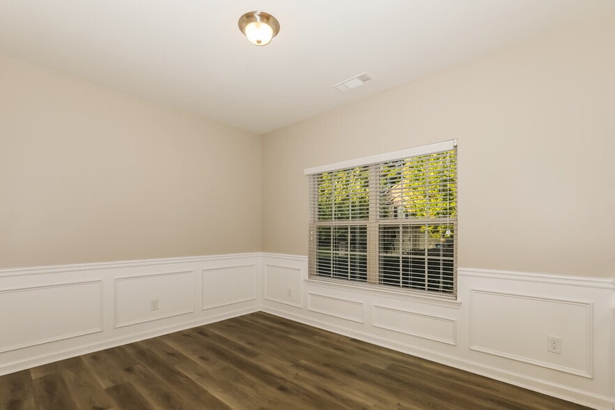 Building Photo - 337 Madison Grace Ave
