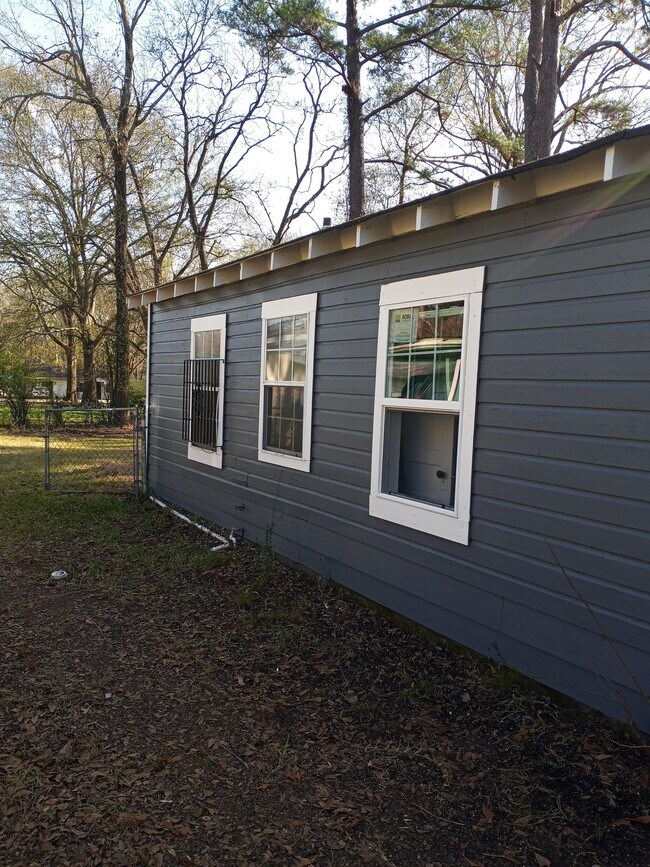 Building Photo - 210 Eisenhower St