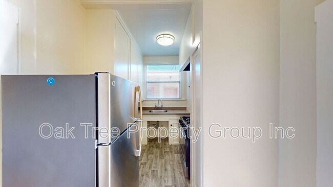 Building Photo - 450 40th St