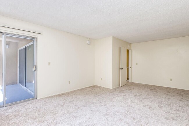 Building Photo - Dorchester Apartments | Spacious 1 & 2 Bedroom Apartments Near SDSU