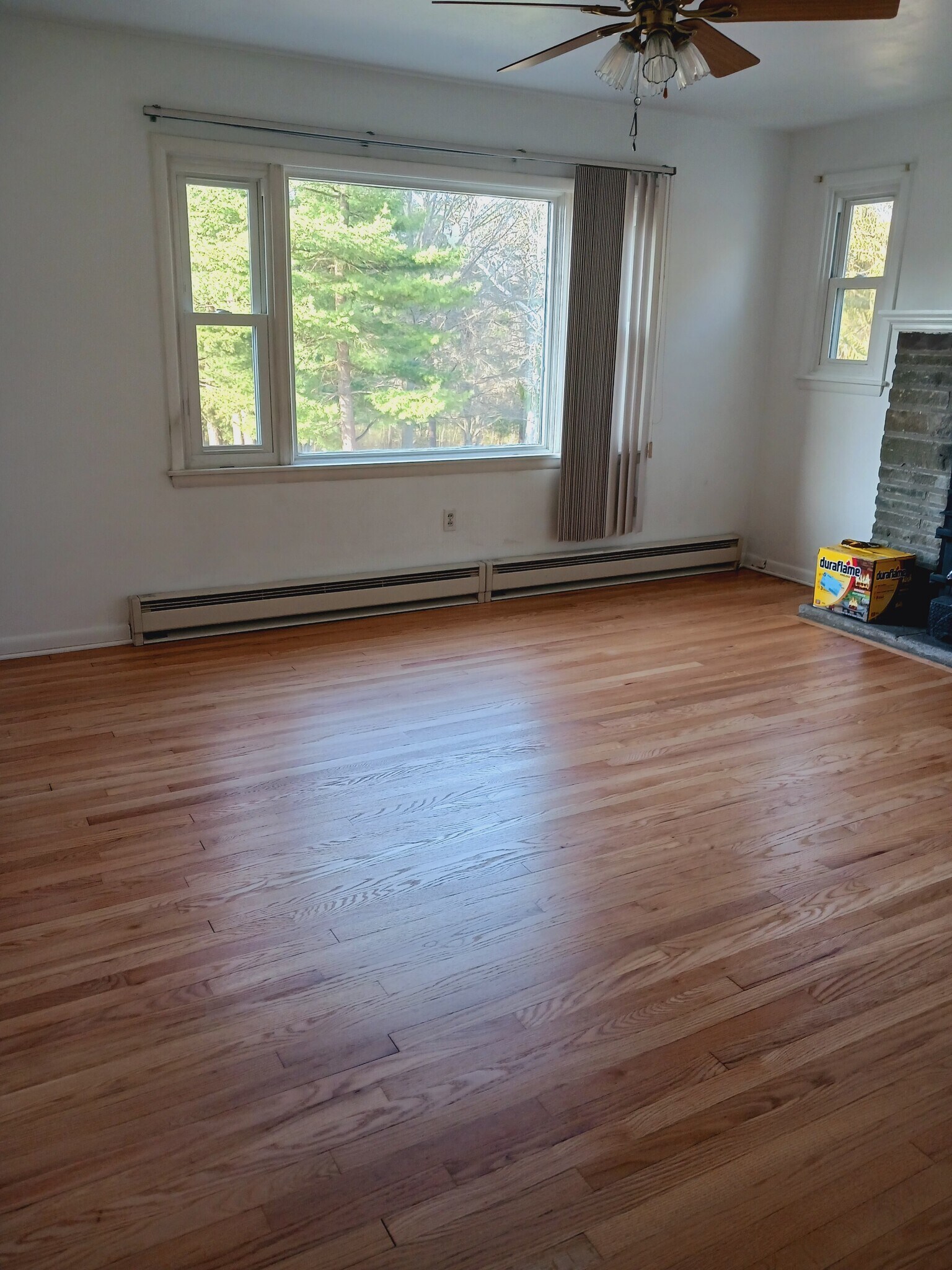 living - 2908 Fisherville Rd