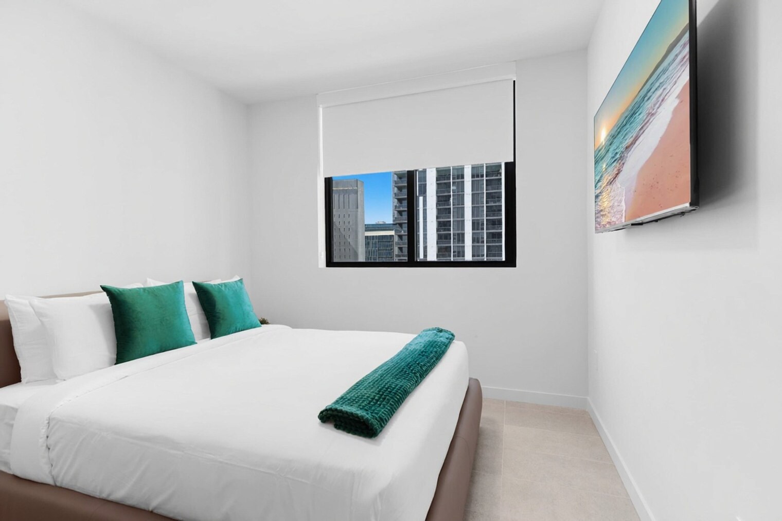 Building Photo - 501 NE 1st Ave