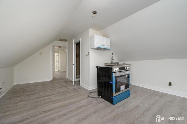 Building Photo - 377 Delavan St