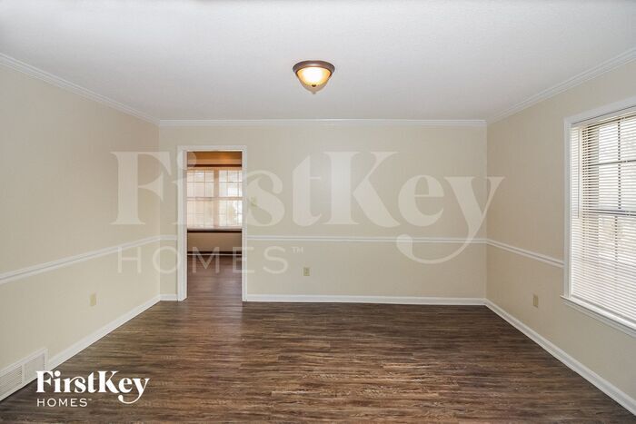 Building Photo - 4965 Gardenwood Dr