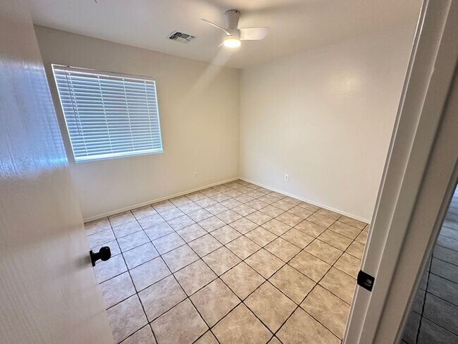 Building Photo - Home is located in Parkwood Ranch