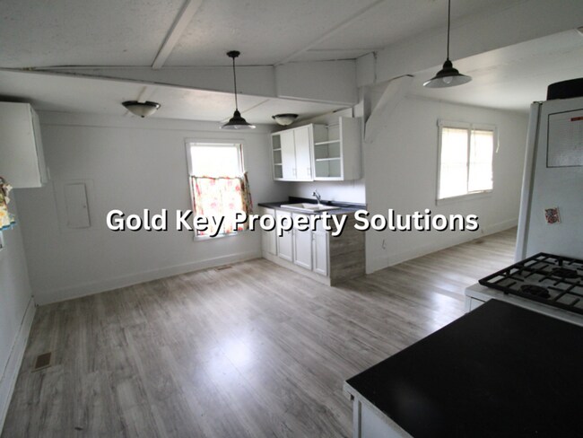 Building Photo - MUNCIE 4 BR 1 BA House with Central Air and Garage (NO SECTION 8)