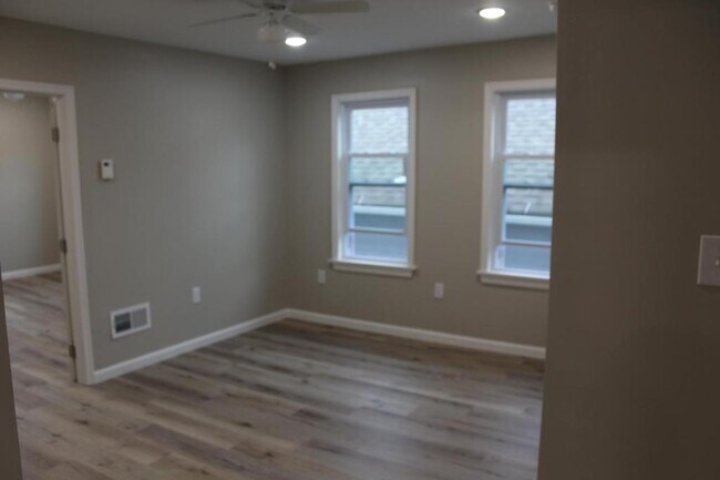 Building Photo - 607 Smith St