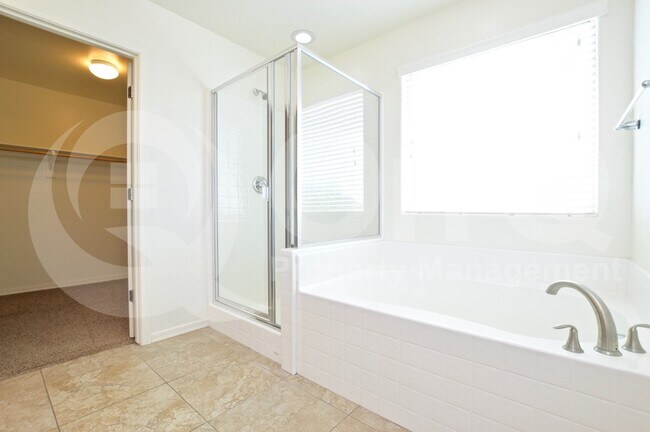 Building Photo - 5431 W Fetlock Trail