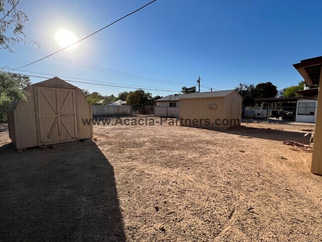 Building Photo - Centrall Located Two Bedroom Home
