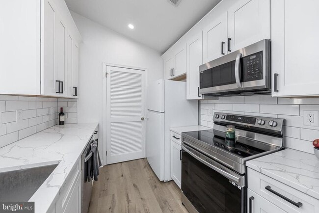 Building Photo - 56 Crestmont Dr