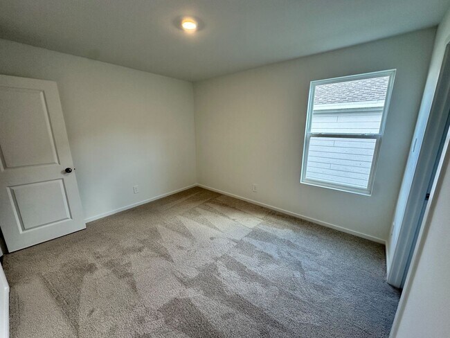 Building Photo - 515 Artemis St