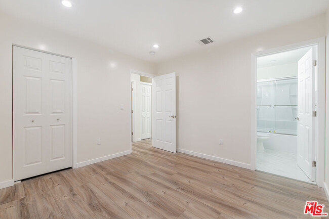 Building Photo - 1049 Sonora Ave