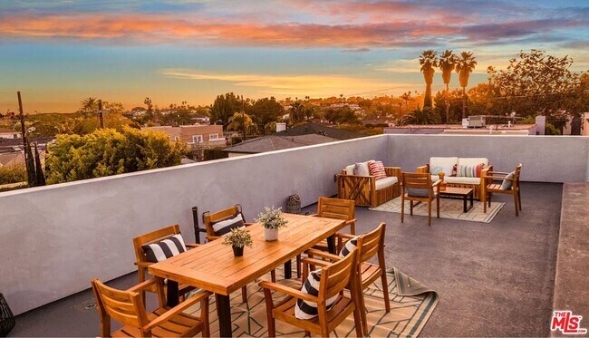 Building Photo - 1637 S Sherbourne Dr