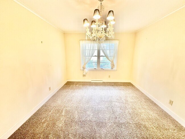 Building Photo - 952 Hawthorne Ln