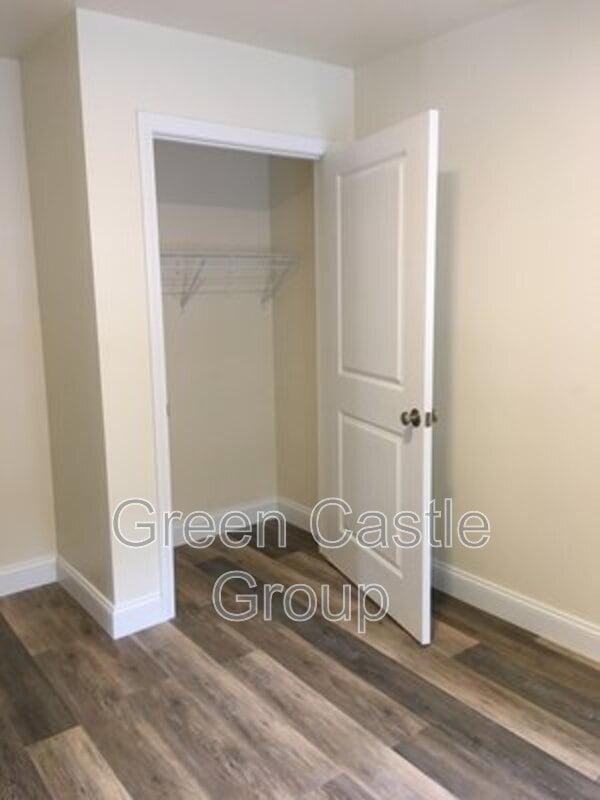 Building Photo - 323-325 College Street, Unit 11