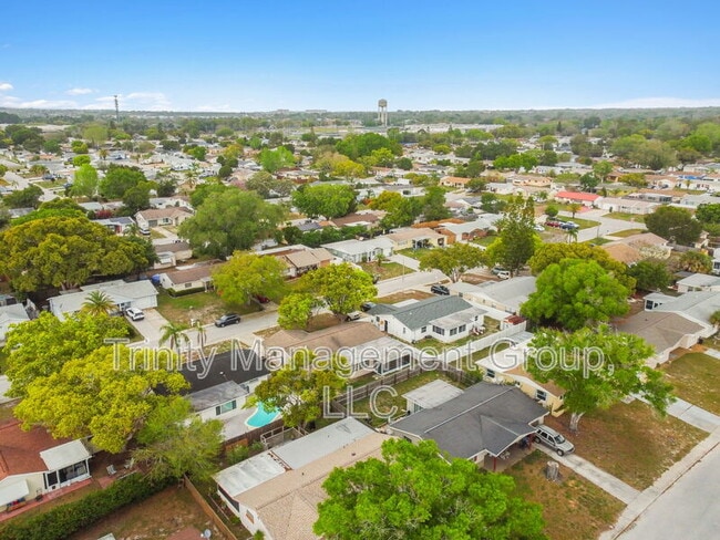 Building Photo - 4818 Dogwood St