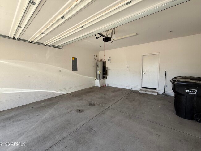 Building Photo - 2669 S Peppertree Dr