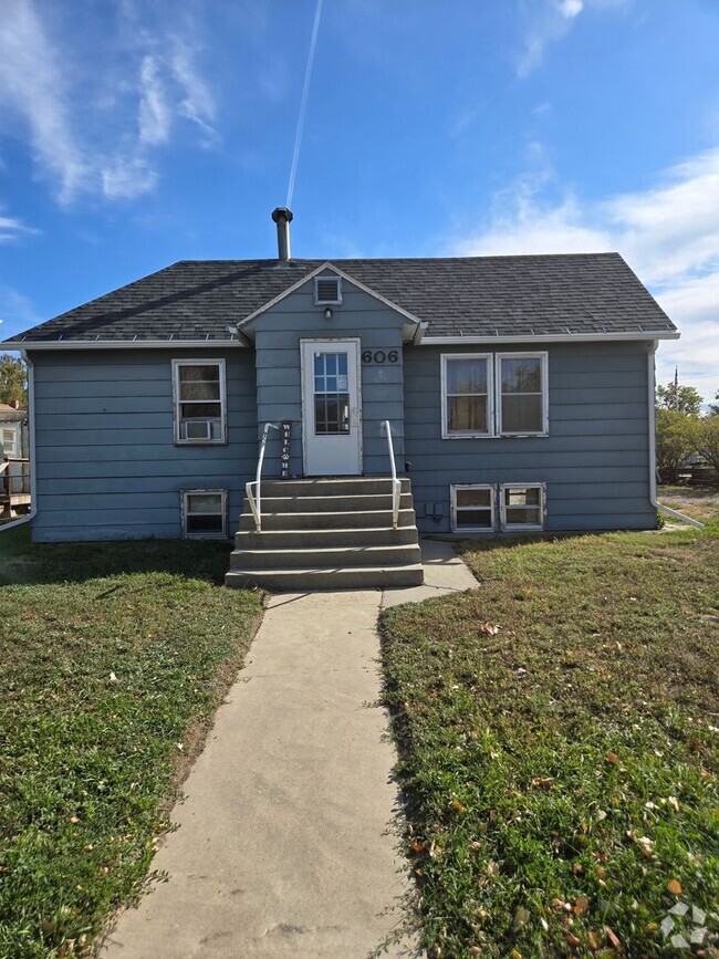 Building Photo - Furnished 2 Bedroom 1 Bathroom Duplex