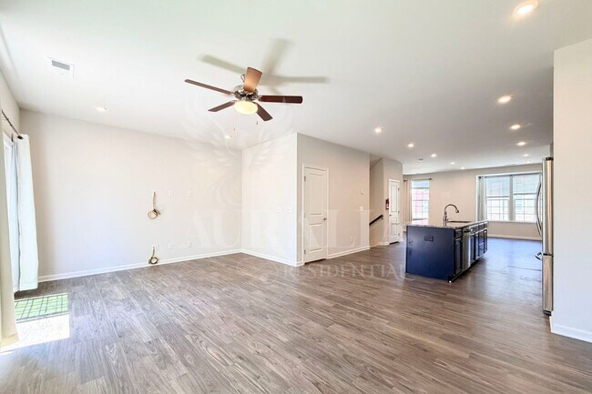 Building Photo - 428 Cross Country Way