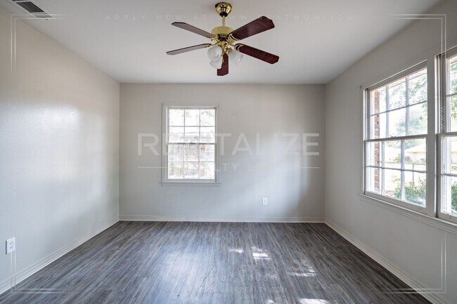 Building Photo - Beautiful 3 Bedroom/1 Bathroom Home in Mobile!