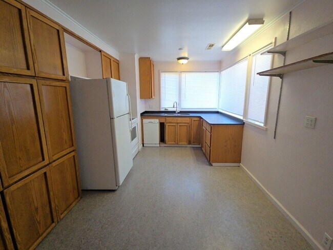 Building Photo - 4BD/2BA Eureka home close to schools, medical services
